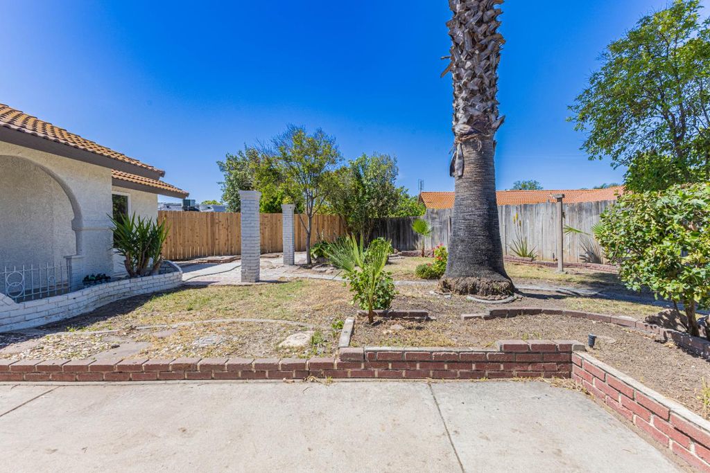 Image 2 of property listing at 116 Leyva Avenue, Firebaugh, CA 93622
