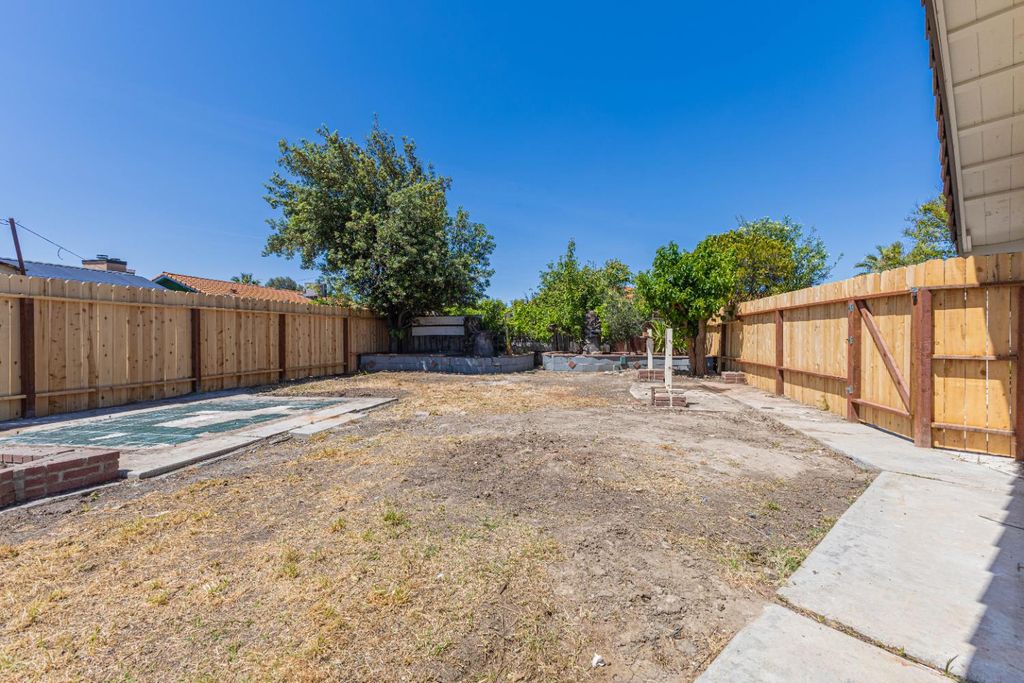 Image 20 of property listing at 116 Leyva Avenue, Firebaugh, CA 93622