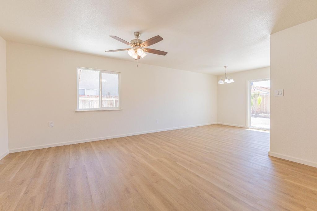 Image 3 of property listing at 116 Leyva Avenue, Firebaugh, CA 93622