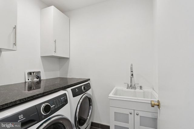 207 S 22ND ST, Philadelphia, PA 19103