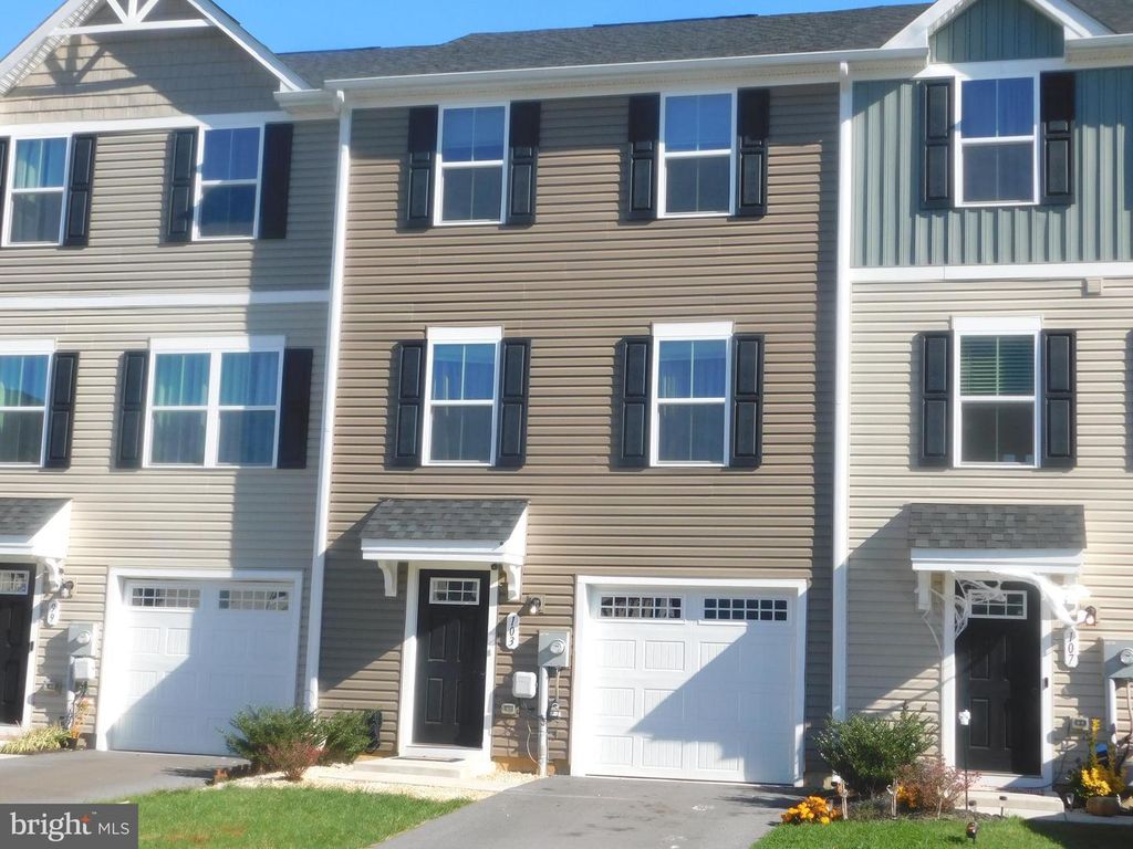 103 RHEA DR, Martinsburg, WV 25403