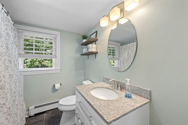 21 Plymouth St, Gardner, MA 01440