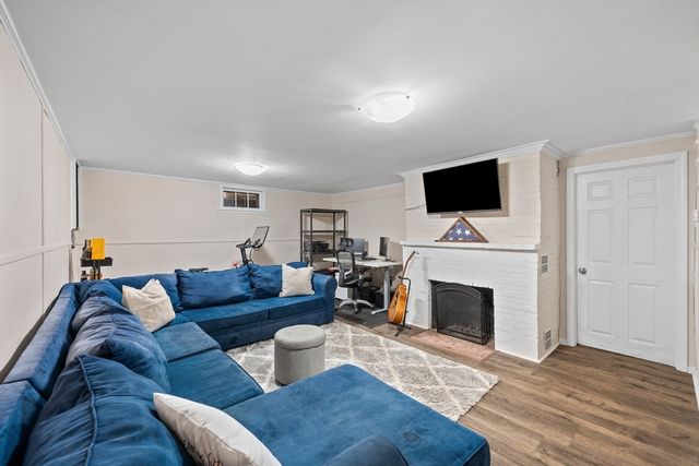 21 Plymouth St, Gardner, MA 01440