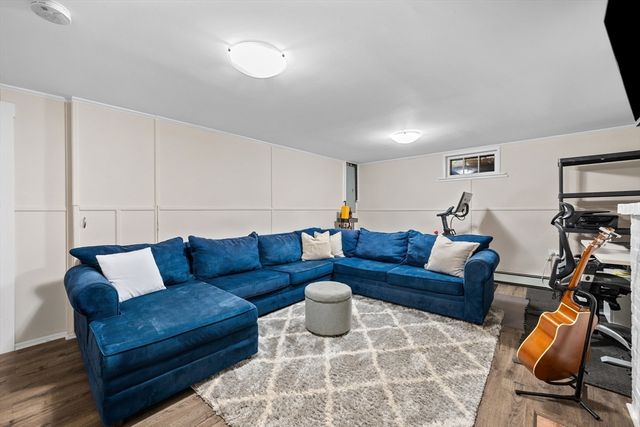 21 Plymouth St, Gardner, MA 01440