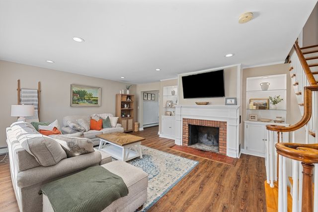 21 Plymouth St, Gardner, MA 01440
