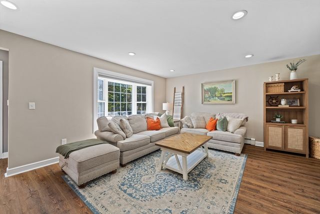 21 Plymouth St, Gardner, MA 01440