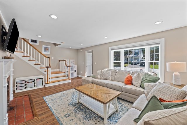 21 Plymouth St, Gardner, MA 01440