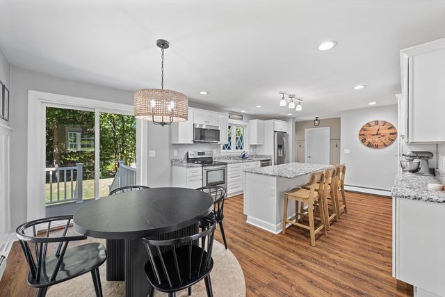 21 Plymouth St, Gardner, MA 01440