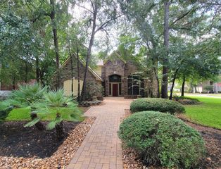 10 Dovewood Place, The Woodlands, TX 77381
