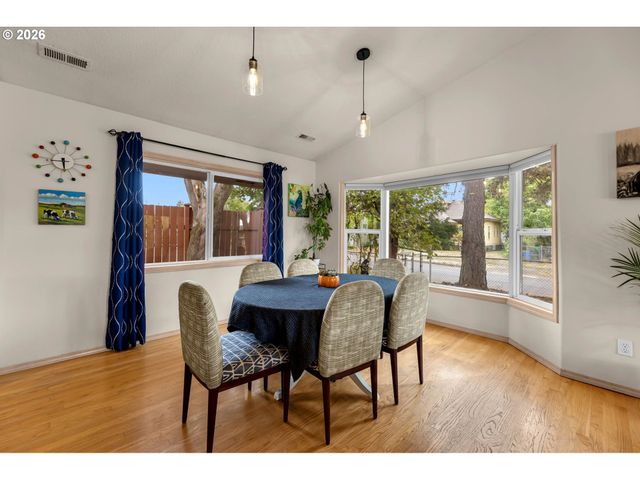 2701 WASHINGTON St, Vancouver, WA 98660