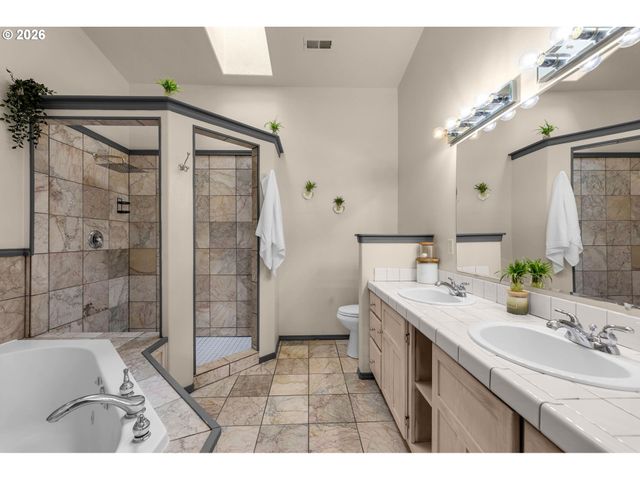2701 WASHINGTON St, Vancouver, WA 98660
