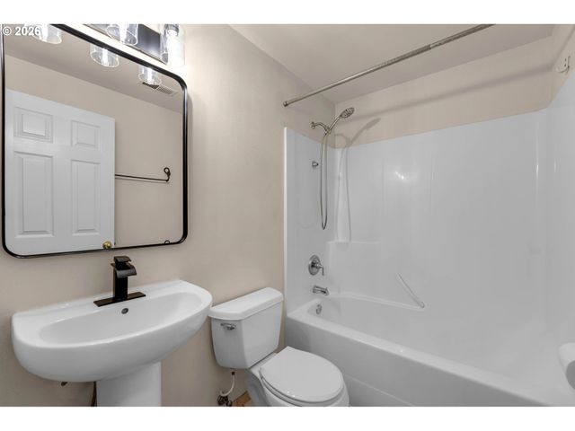 2701 WASHINGTON St, Vancouver, WA 98660