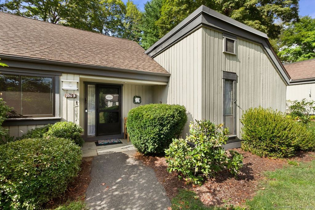 920 Heritage Village B, Southbury, CT 06488