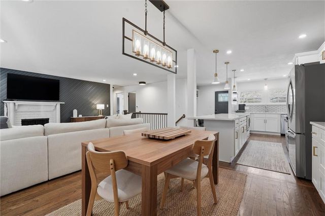 7651 Tomahawk Road, Prairie Village, KS 66208