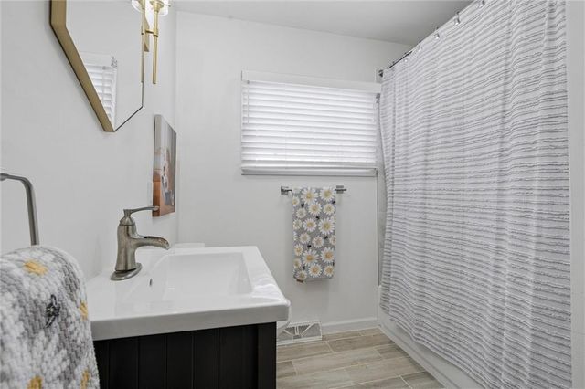 7651 Tomahawk Road, Prairie Village, KS 66208