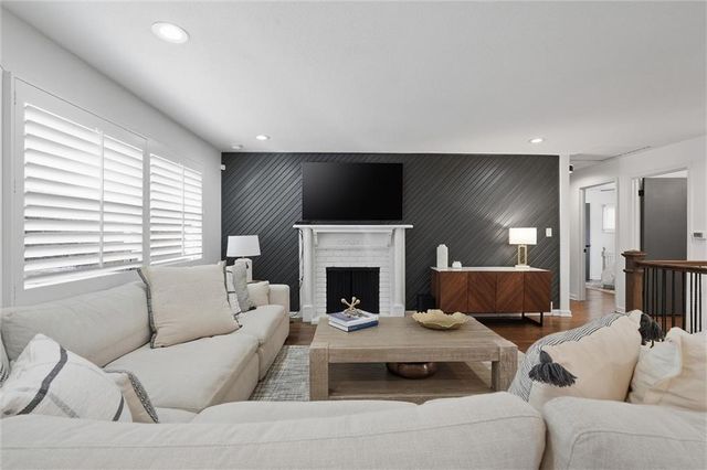 7651 Tomahawk Road, Prairie Village, KS 66208