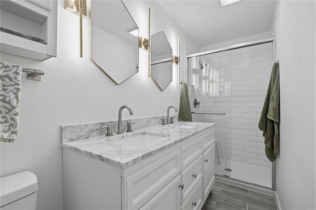 7651 Tomahawk Road, Prairie Village, KS 66208