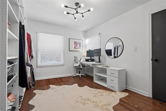 7651 Tomahawk Road, Prairie Village, KS 66208