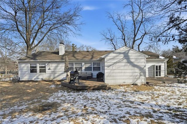 7651 Tomahawk Road, Prairie Village, KS 66208