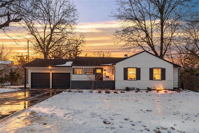 7651 Tomahawk Road, Prairie Village, KS 66208