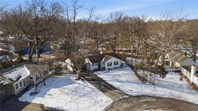 7651 Tomahawk Road, Prairie Village, KS 66208