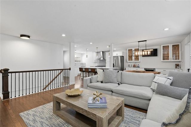 7651 Tomahawk Road, Prairie Village, KS 66208