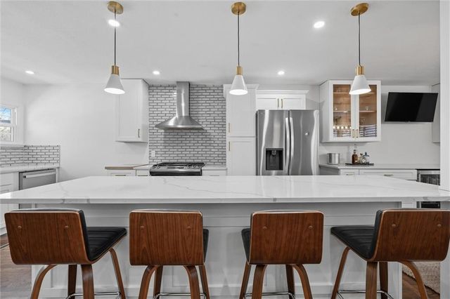 7651 Tomahawk Road, Prairie Village, KS 66208