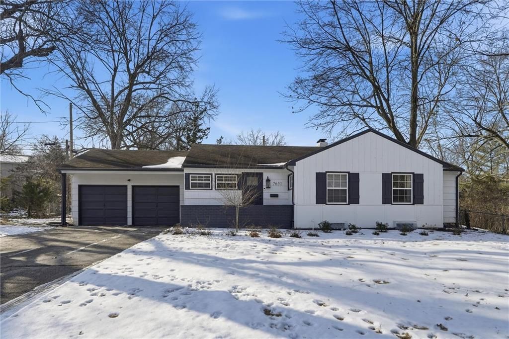 7651 Tomahawk Road, Prairie Village, KS 66208