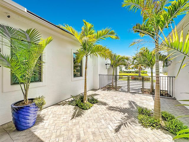 8596 SW Felicita Way, Port St. Lucie, FL 34987
