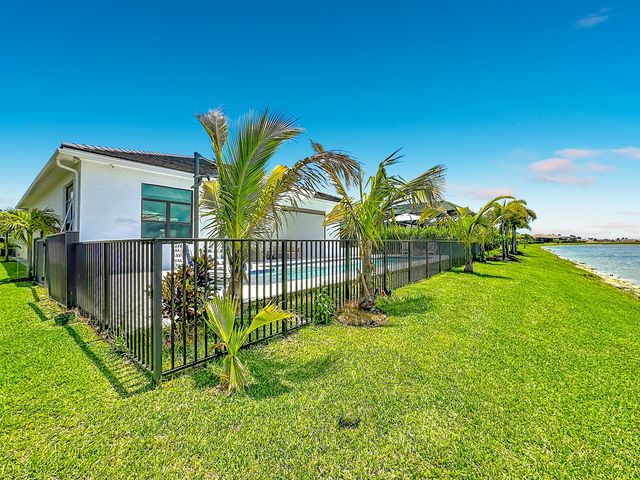 8596 SW Felicita Way, Port St. Lucie, FL 34987
