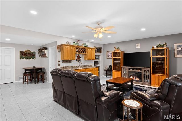 286 RED CLOVER Circle, O'fallon, IL 62269