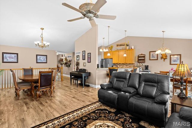 286 RED CLOVER Circle, O'fallon, IL 62269