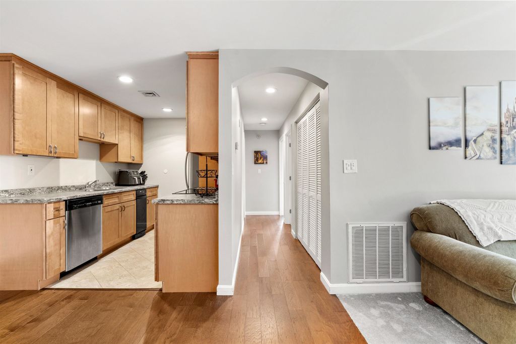 432 Abbott Farm Lane # 432, Hudson, NH 03051