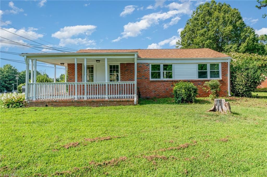 3020 Carver School Road, Winston-salem, NC 27105