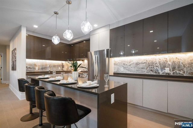 7101 River Road 309B, North Bergen, NJ 07047
