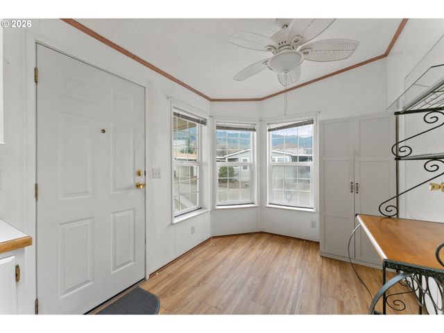 111 RIVER RIDGE Ave, Roseburg, OR 97471