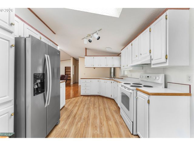 111 RIVER RIDGE Ave, Roseburg, OR 97471