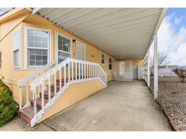 111 RIVER RIDGE Ave, Roseburg, OR 97471