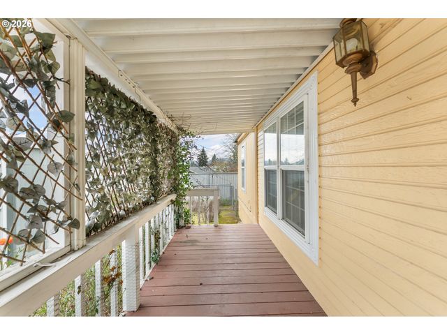 111 RIVER RIDGE Ave, Roseburg, OR 97471