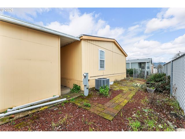 111 RIVER RIDGE Ave, Roseburg, OR 97471