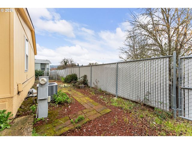 111 RIVER RIDGE Ave, Roseburg, OR 97471