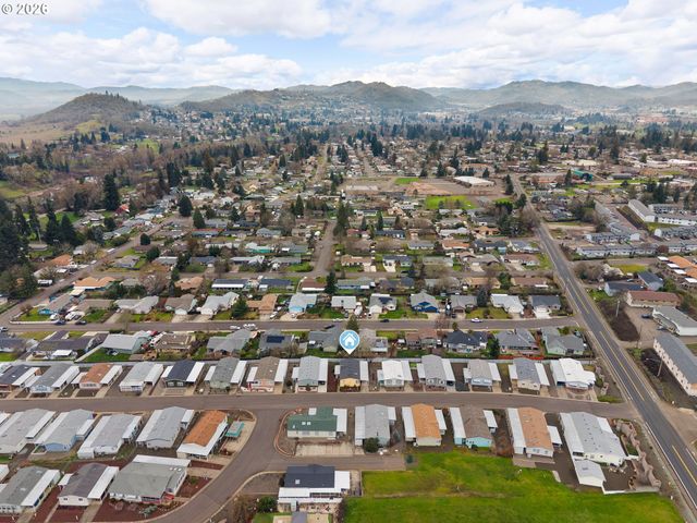 111 RIVER RIDGE Ave, Roseburg, OR 97471