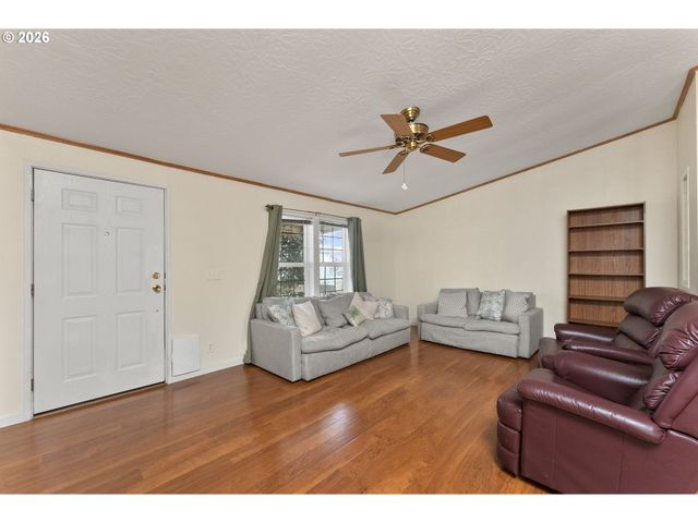 111 RIVER RIDGE Ave, Roseburg, OR 97471