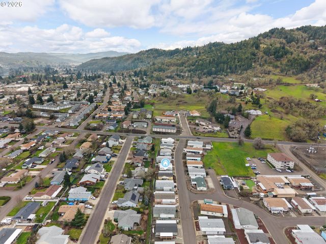 111 RIVER RIDGE Ave, Roseburg, OR 97471