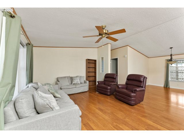 111 RIVER RIDGE Ave, Roseburg, OR 97471