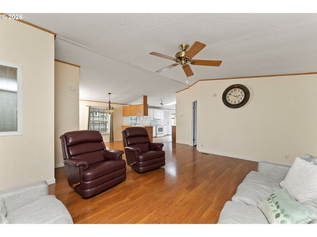 111 RIVER RIDGE Ave, Roseburg, OR 97471