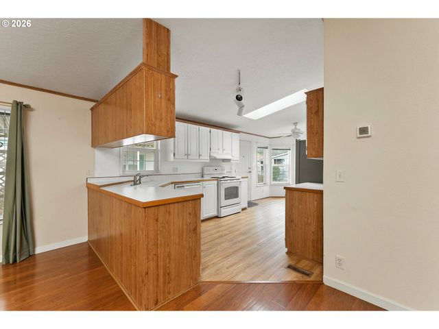 111 RIVER RIDGE Ave, Roseburg, OR 97471