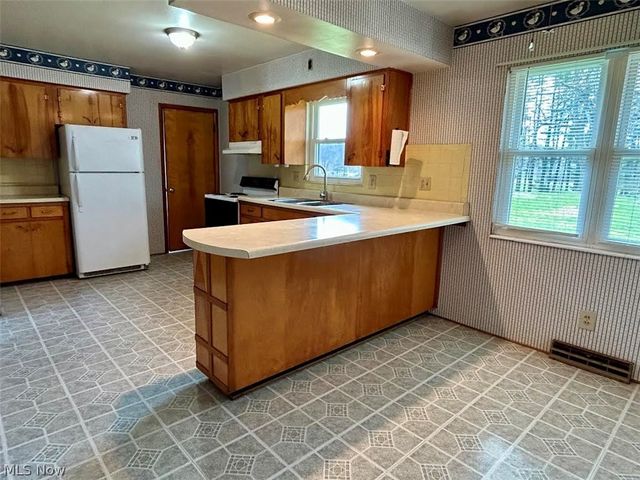 27140 State Route 7, Marietta, OH 45750