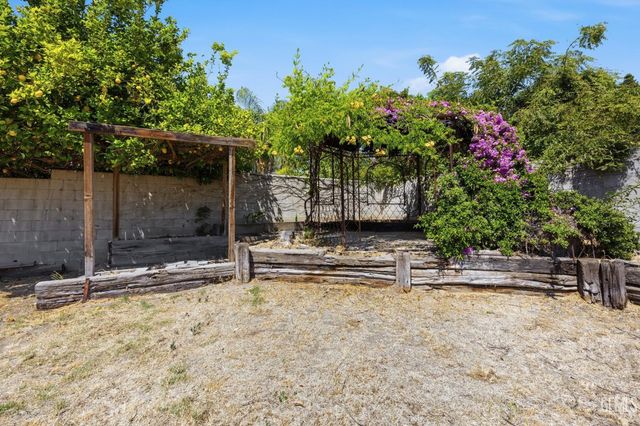 6410 Spring Ridge Drive, Bakersfield, CA 93313