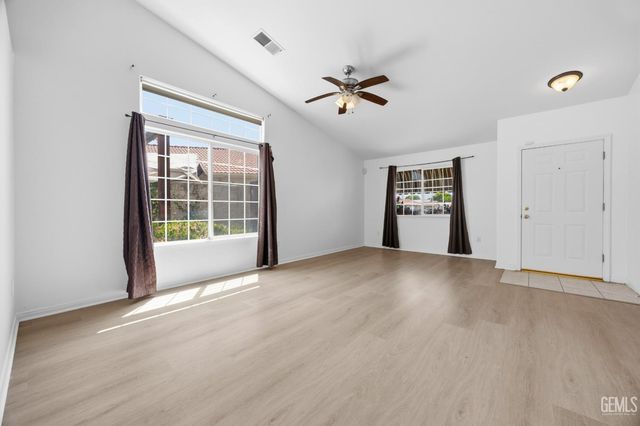 6410 Spring Ridge Drive, Bakersfield, CA 93313